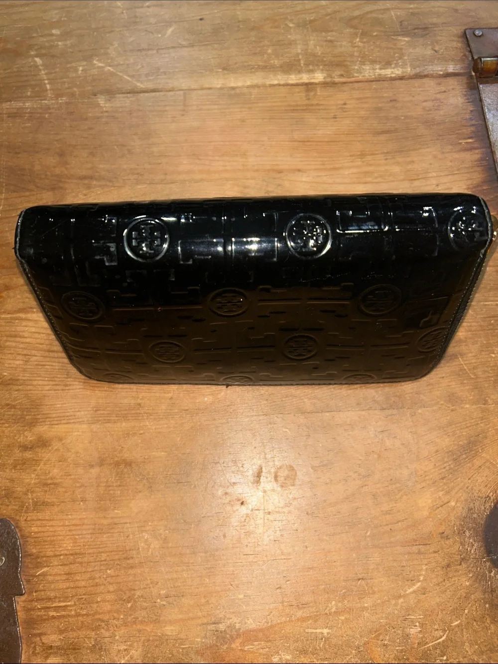 Tory Burch Black Patent Leather Embossed Logo Zip Around Continental Wallet